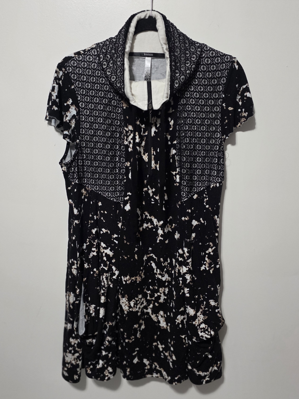 Kenzie Black and Cream Printed Short Sleeve Tunic with Hood